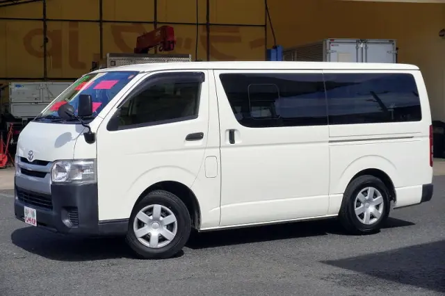 トヨタ ハイエースバン CBF-TRH200V(2WD)の写真1