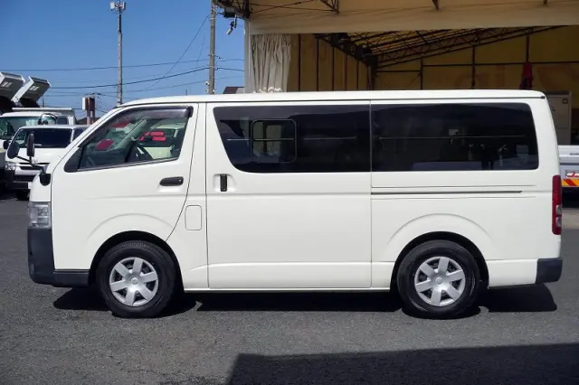トヨタ ハイエースバン CBF-TRH200V(2WD)の写真3
