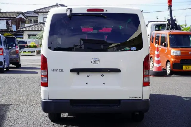 トヨタ ハイエースバン CBF-TRH200V(2WD)の写真4