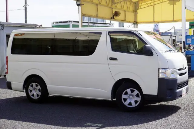 トヨタ ハイエースバン CBF-TRH200V(2WD)の写真6