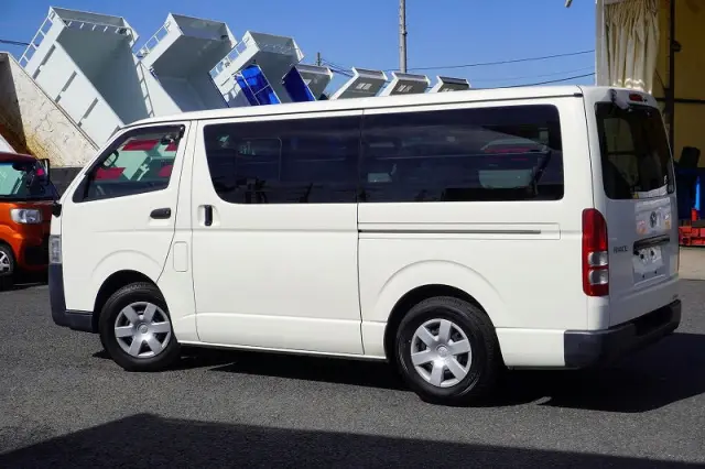 トヨタ ハイエースバン CBF-TRH200V(2WD)の写真7