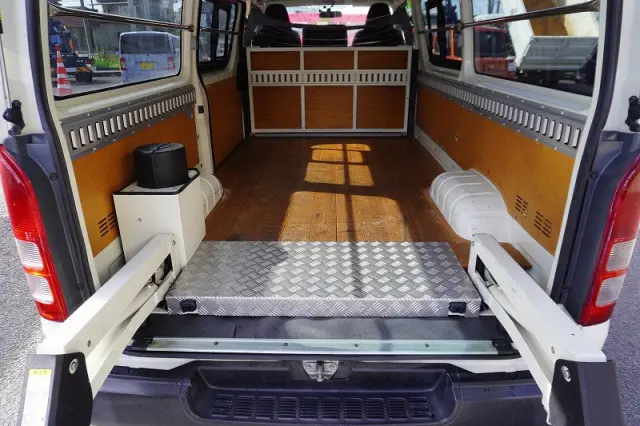 トヨタ ハイエースバン CBF-TRH200V(2WD)の写真16