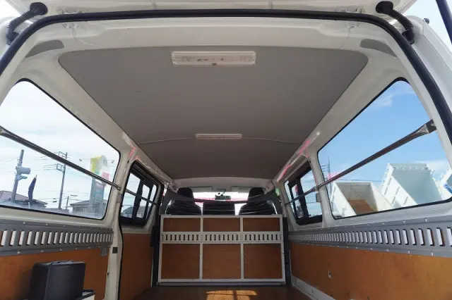 トヨタ ハイエースバン CBF-TRH200V(2WD)の写真17