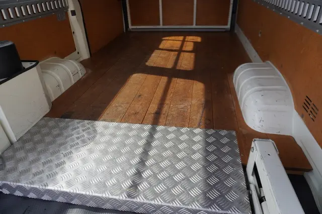 トヨタ ハイエースバン CBF-TRH200V(2WD)の写真18