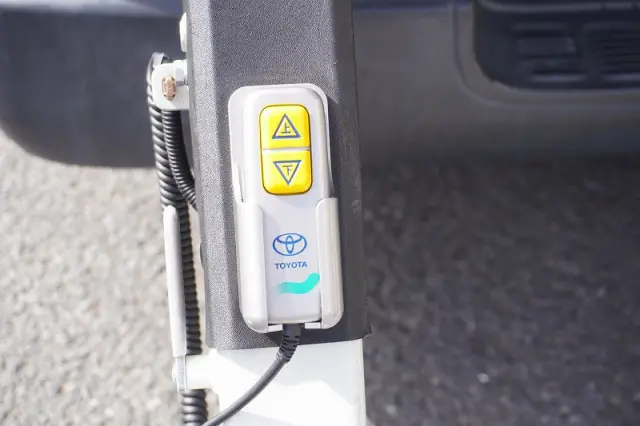 トヨタ ハイエースバン CBF-TRH200V(2WD)の写真20