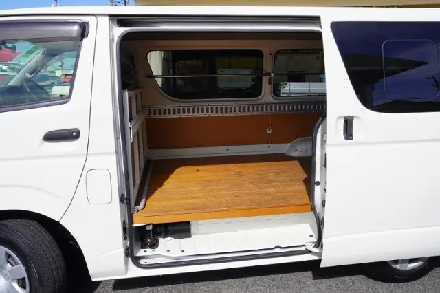 トヨタ ハイエースバン CBF-TRH200V(2WD)の写真28