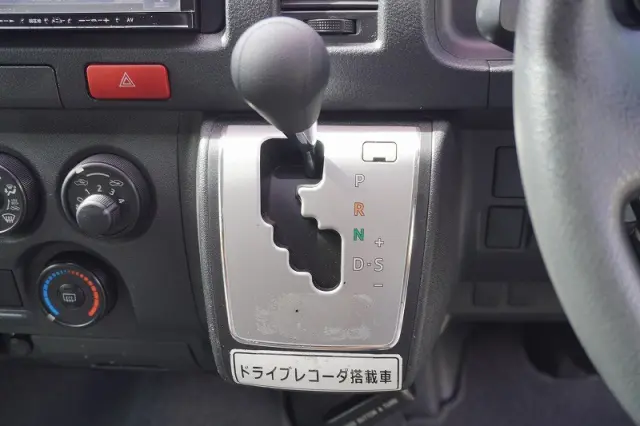 トヨタ ハイエースバン CBF-TRH200V(2WD)の写真31