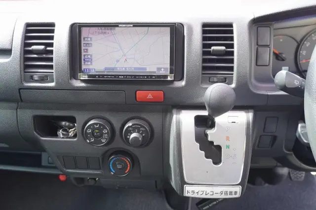 トヨタ ハイエースバン CBF-TRH200V(2WD)の写真32