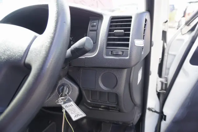 トヨタ ハイエースバン CBF-TRH200V(2WD)の写真34