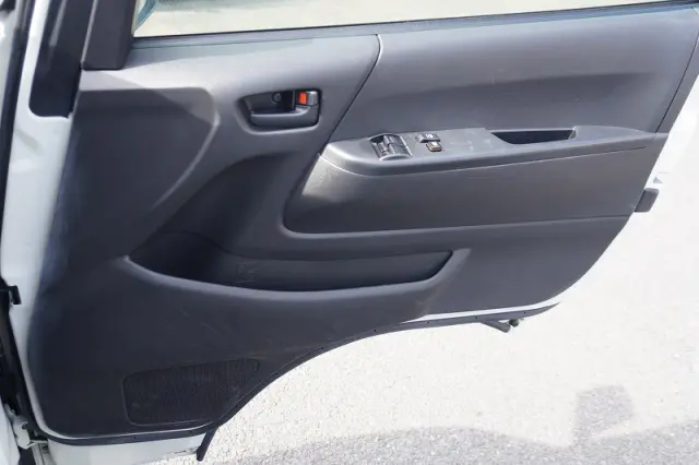 トヨタ ハイエースバン CBF-TRH200V(2WD)の写真36