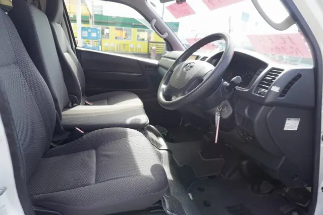 トヨタ ハイエースバン CBF-TRH200V(2WD)の写真38