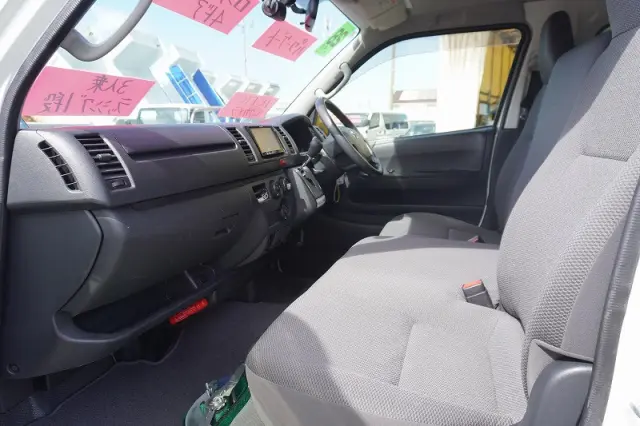トヨタ ハイエースバン CBF-TRH200V(2WD)の写真39