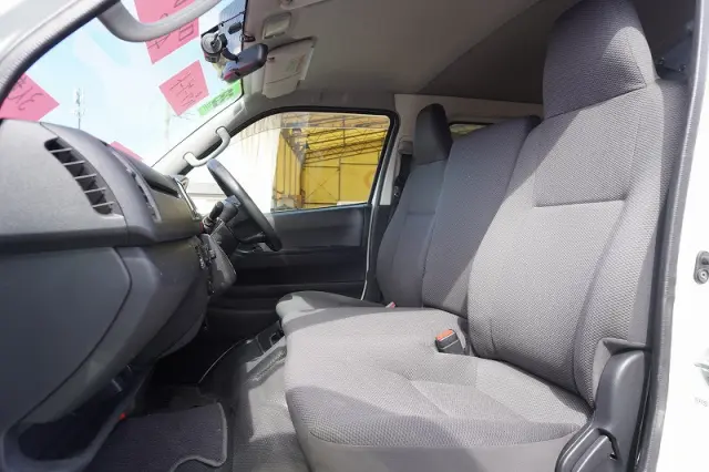 トヨタ ハイエースバン CBF-TRH200V(2WD)の写真40