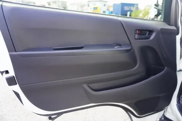 トヨタ ハイエースバン CBF-TRH200V(2WD)の写真41