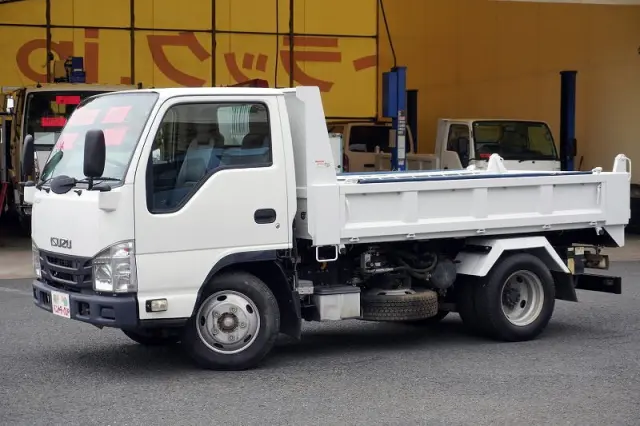 いすゞ エルフ TPG-NKR85AN(2WD)の写真1