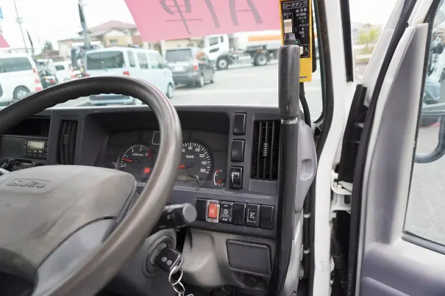 いすゞ エルフ TPG-NKR85AN(2WD)の写真34