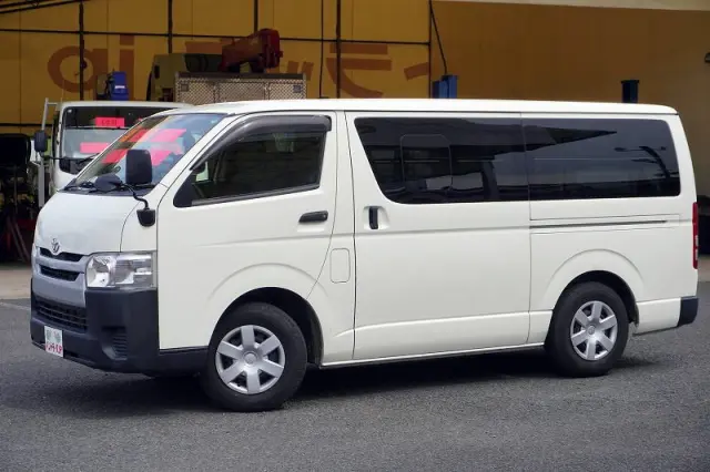 トヨタ ハイエースバン CBF-TRH200V(2WD)の写真1