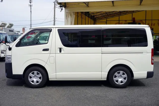 トヨタ ハイエースバン CBF-TRH200V(2WD)の写真3