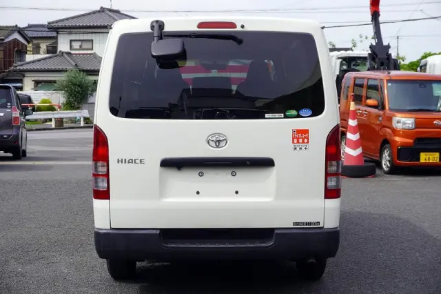 トヨタ ハイエースバン CBF-TRH200V(2WD)の写真4