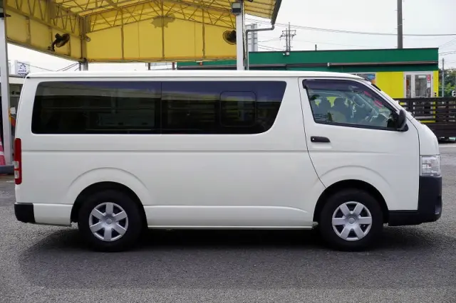 トヨタ ハイエースバン CBF-TRH200V(2WD)の写真5
