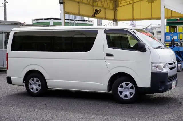 トヨタ ハイエースバン CBF-TRH200V(2WD)の写真6
