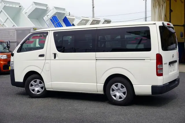 トヨタ ハイエースバン CBF-TRH200V(2WD)の写真7
