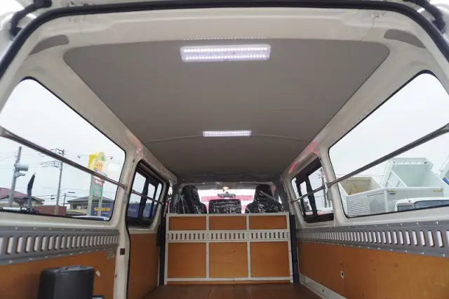 トヨタ ハイエースバン CBF-TRH200V(2WD)の写真17