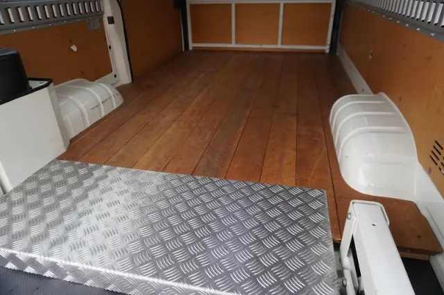 トヨタ ハイエースバン CBF-TRH200V(2WD)の写真18