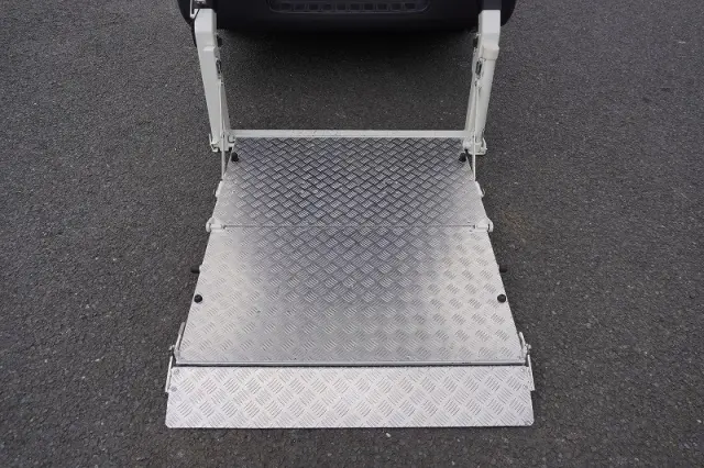 トヨタ ハイエースバン CBF-TRH200V(2WD)の写真19