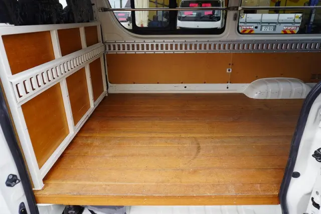 トヨタ ハイエースバン CBF-TRH200V(2WD)の写真26