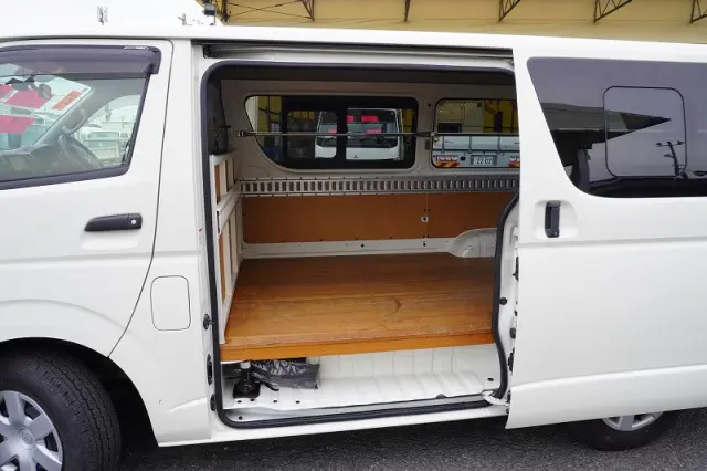 トヨタ ハイエースバン CBF-TRH200V(2WD)の写真28
