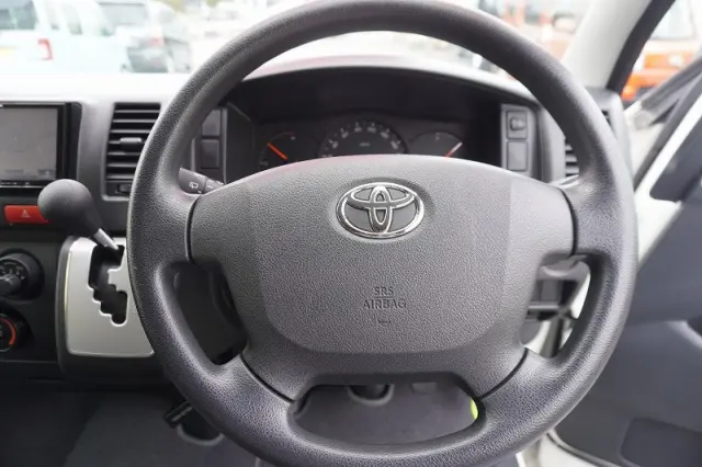 トヨタ ハイエースバン CBF-TRH200V(2WD)の写真29