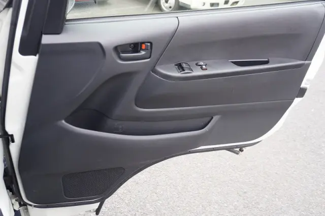 トヨタ ハイエースバン CBF-TRH200V(2WD)の写真35