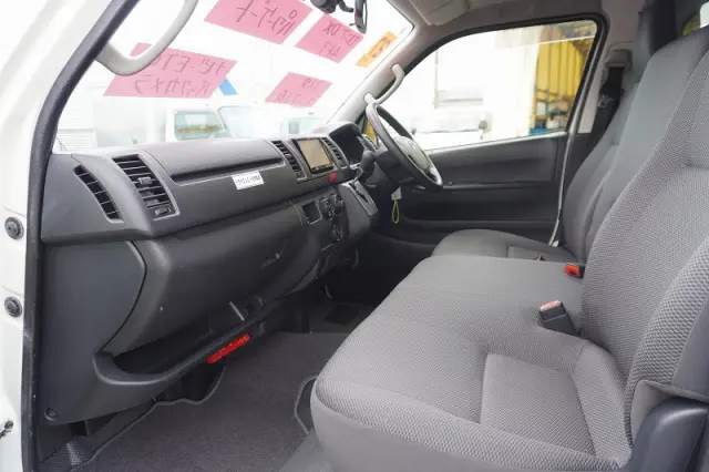 トヨタ ハイエースバン CBF-TRH200V(2WD)の写真38