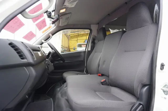 トヨタ ハイエースバン CBF-TRH200V(2WD)の写真39