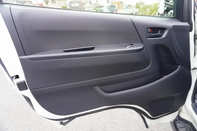 トヨタ ハイエースバン CBF-TRH200V(2WD)の写真40