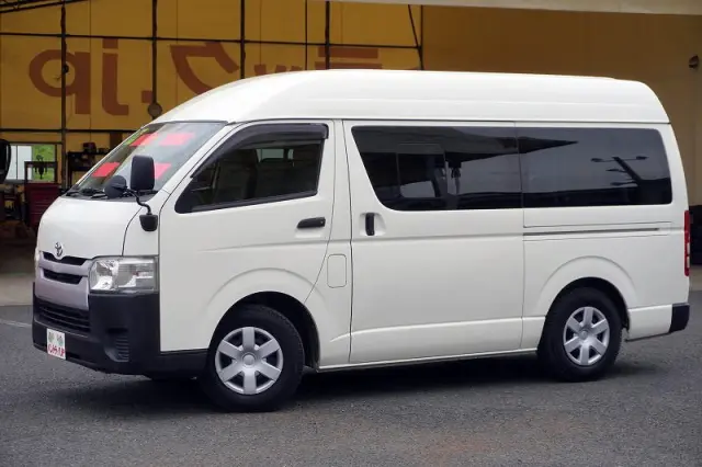 トヨタ ハイエースバン CBF-TRH200K(2WD)の写真1