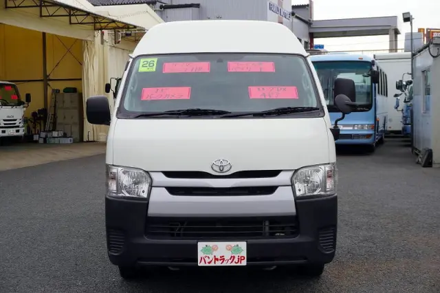トヨタ ハイエースバン CBF-TRH200K(2WD)の写真2