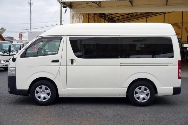 トヨタ ハイエースバン CBF-TRH200K(2WD)の写真3