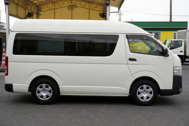 トヨタ ハイエースバン CBF-TRH200K(2WD)の写真5