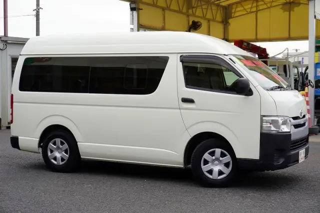 トヨタ ハイエースバン CBF-TRH200K(2WD)の写真6