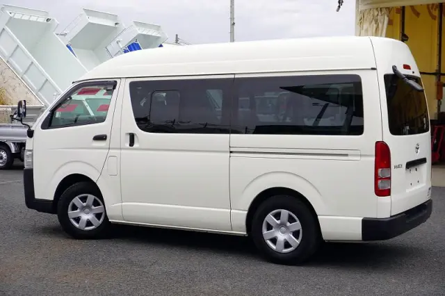 トヨタ ハイエースバン CBF-TRH200K(2WD)の写真7