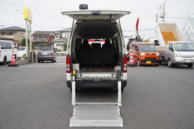 トヨタ ハイエースバン CBF-TRH200K(2WD)の写真15
