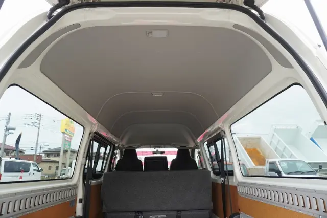 トヨタ ハイエースバン CBF-TRH200K(2WD)の写真17