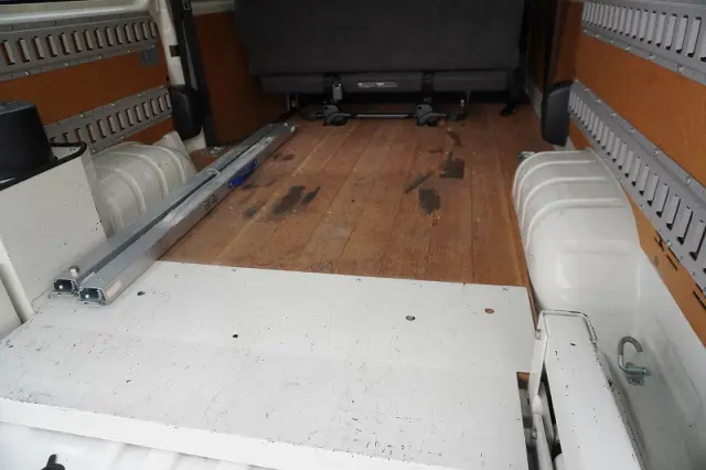 トヨタ ハイエースバン CBF-TRH200K(2WD)の写真18