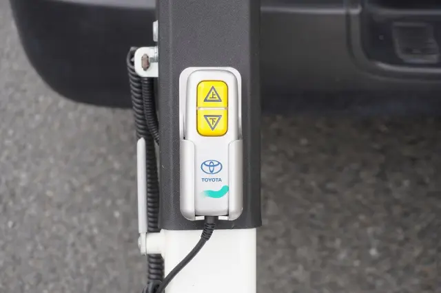 トヨタ ハイエースバン CBF-TRH200K(2WD)の写真20