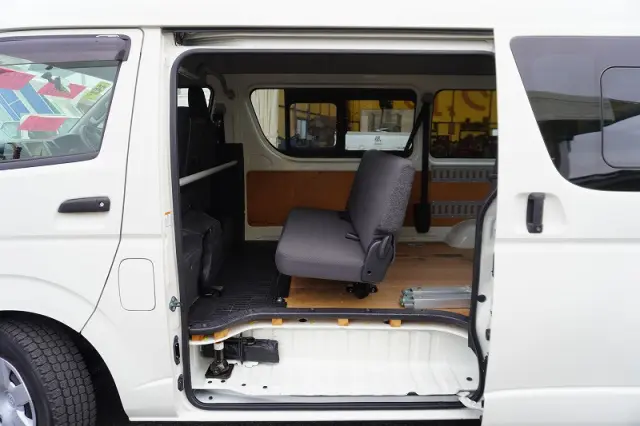 トヨタ ハイエースバン CBF-TRH200K(2WD)の写真25
