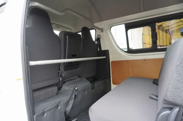 トヨタ ハイエースバン CBF-TRH200K(2WD)の写真27