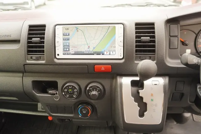 トヨタ ハイエースバン CBF-TRH200K(2WD)の写真31