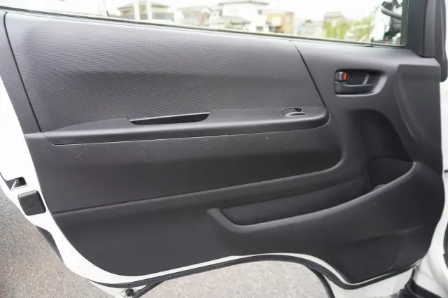 トヨタ ハイエースバン CBF-TRH200K(2WD)の写真40